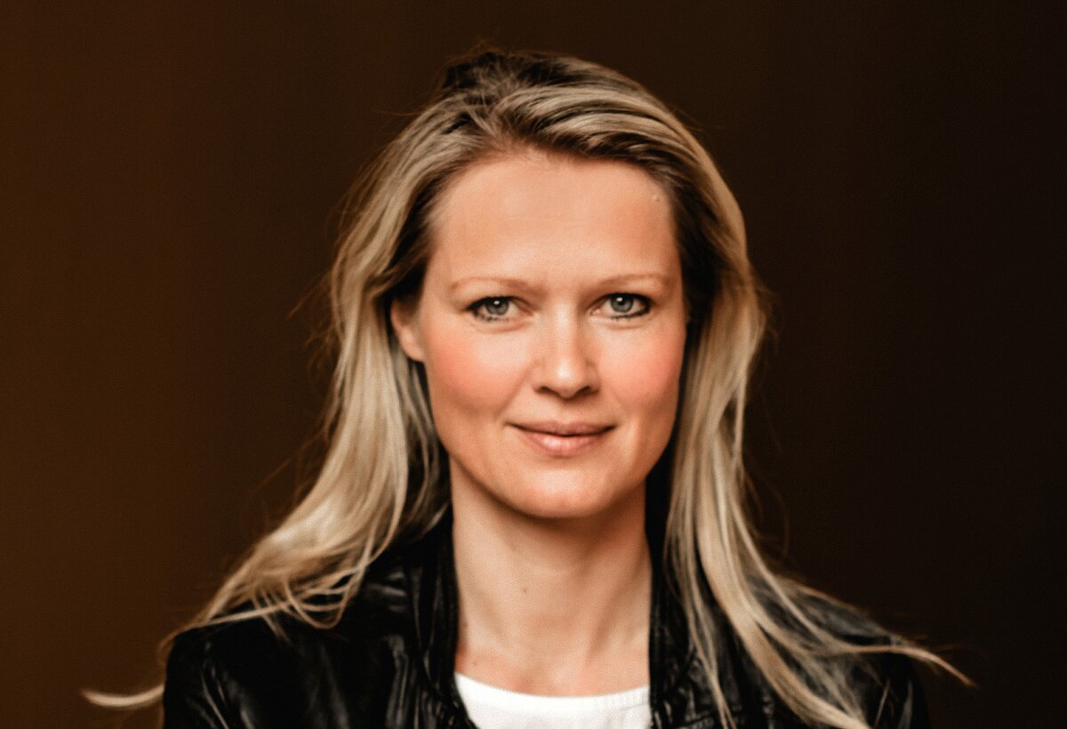 Portrait of Friederike Metzler speaking at Check it Out. | © Stephanie Büchel