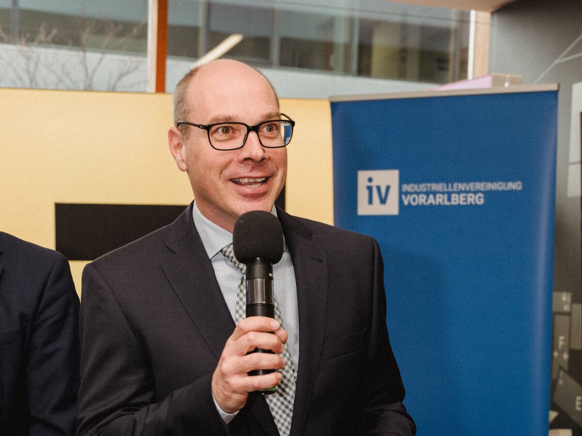 Hausherr Stefan Fitz-Rankl bei der Eröffnungsrede. | © Riedmann