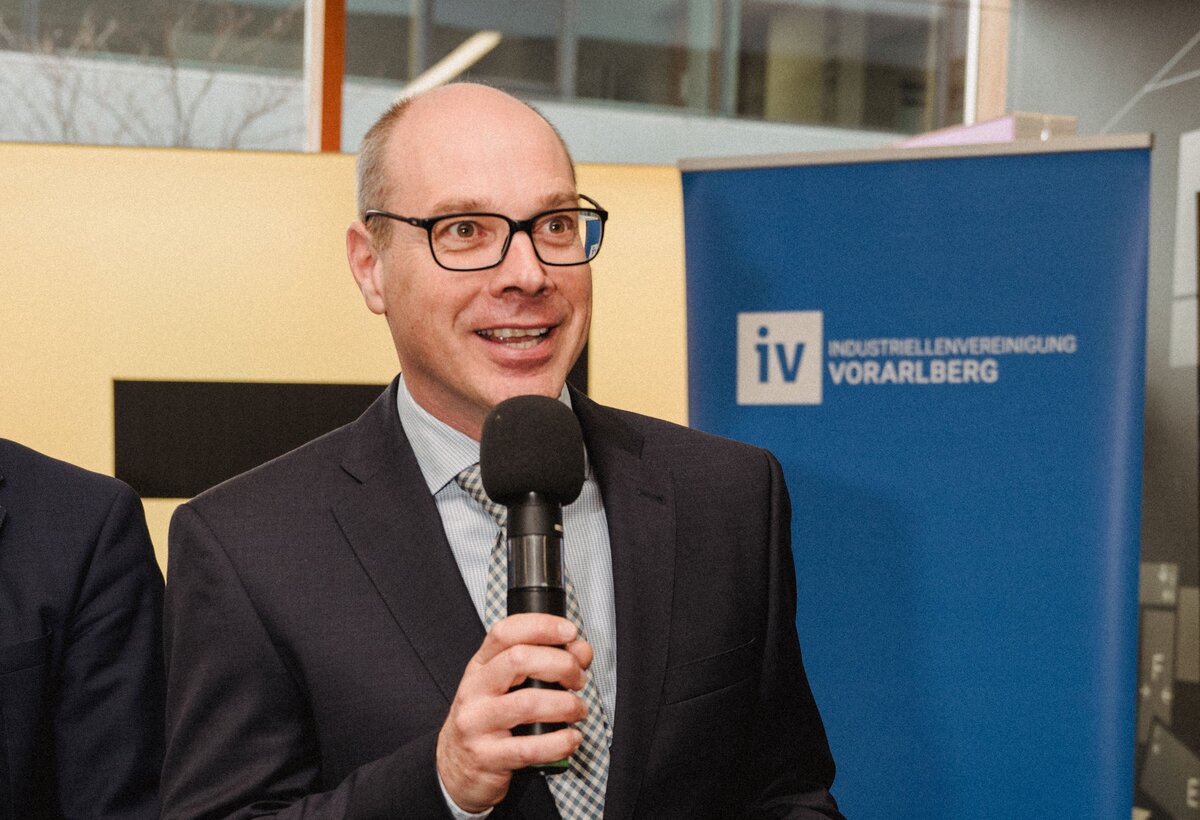 Hausherr Stefan Fitz-Rankl bei der Eröffnungsrede. | © Riedmann