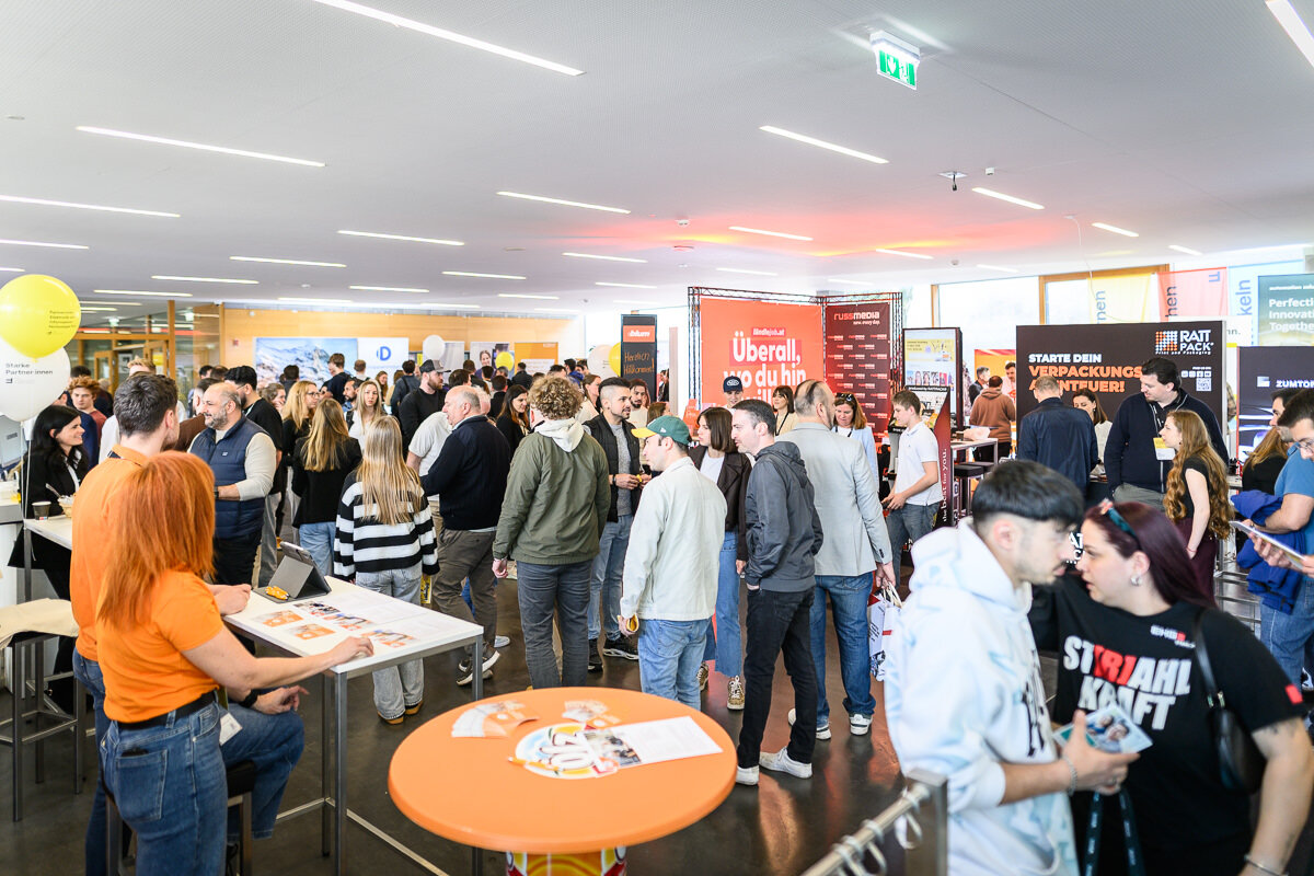 Die Jobmesse Vorarlberg 2026 konnte sich über viele interessierte Besucher freuen | © FHV / Matthias Rhomberg
