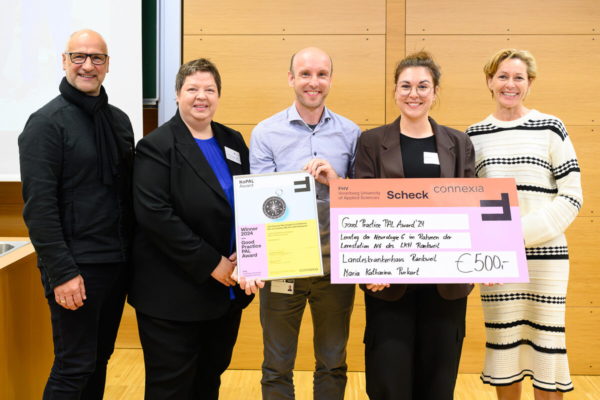 Maria Purkart (2.v.r.) vom LKH Rankweil nahm den Sonderpreis entgegen. | © FHV & Matthias Rhomberg