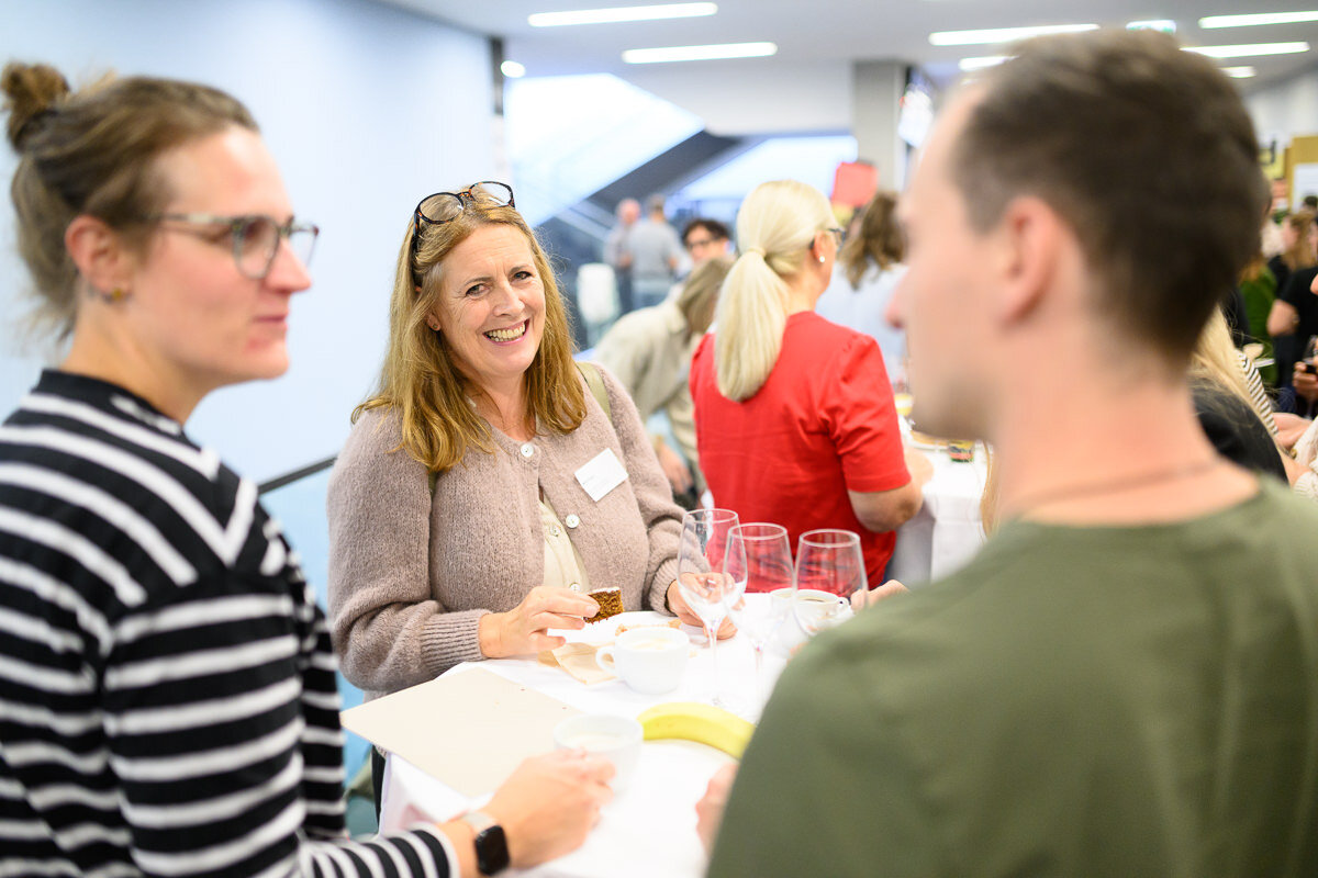 Lachende Besucherin der KoPAL | © Matthias Rhomberg | FHV