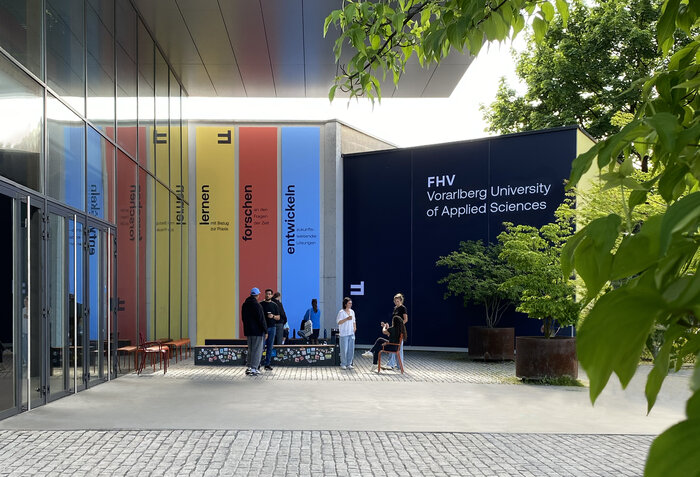 Eingang der FHV | © FHV