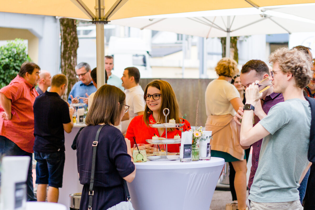 Bild von einer Gruppe von Absolvent:innen der FHV beim Alumni Day 2022. | © Nina Bröll & FHV