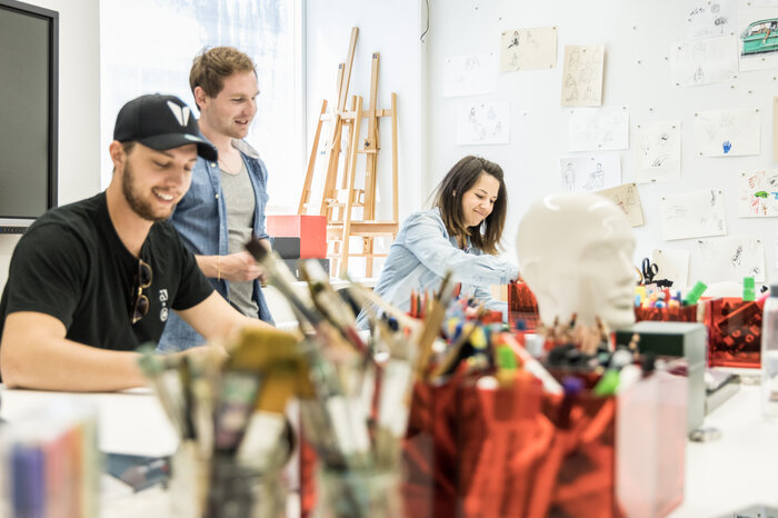 Students work in the analogue workshop | © Patricia Keckeis & FHV