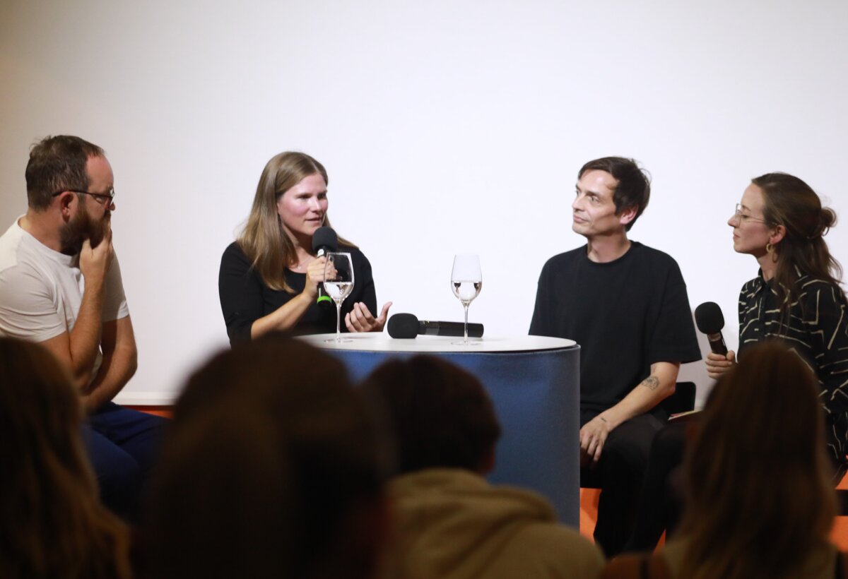 Post Growth Symposium 04 | © FHV Panel discussion in front of a screen after a presentation | © FHV