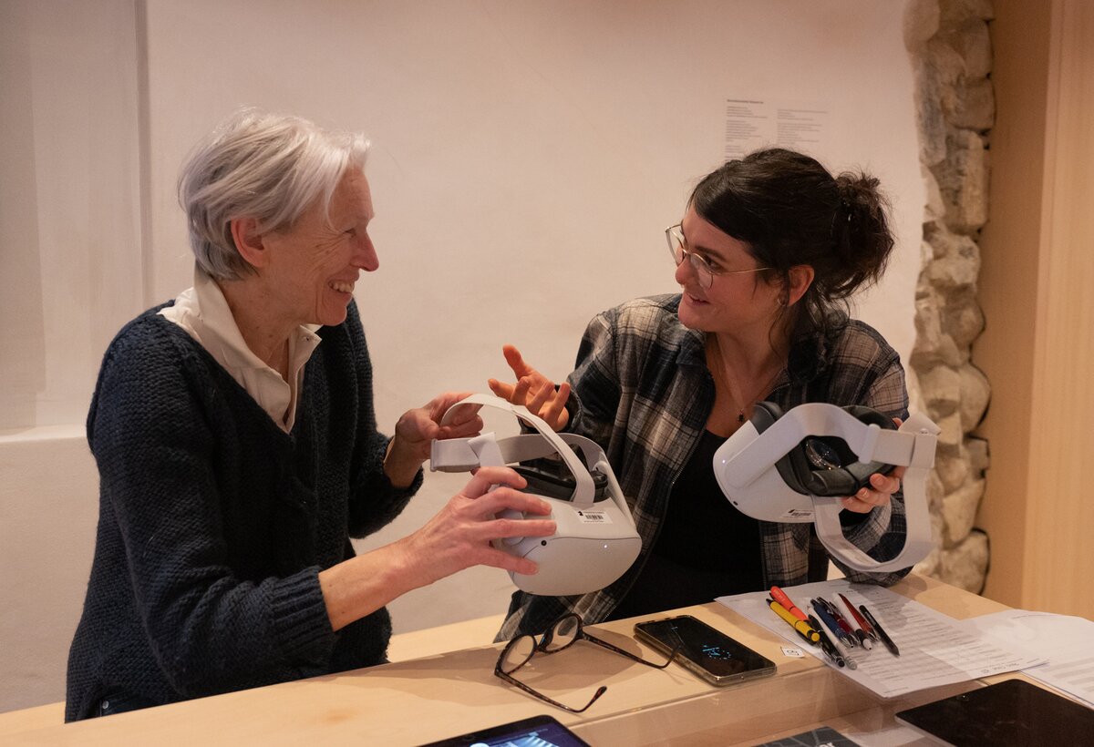 Digital InAndOut 01 | © Marianna Moosbrugger & FHV Two people talking via virtual reality glasses | © Marianna Moosbrugger & FHV