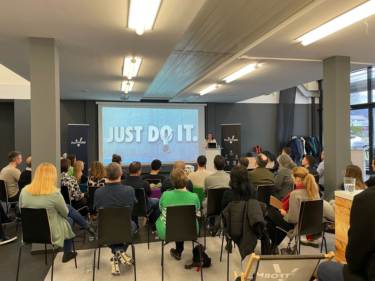 Vortragende mit Zuschauern | © FHV