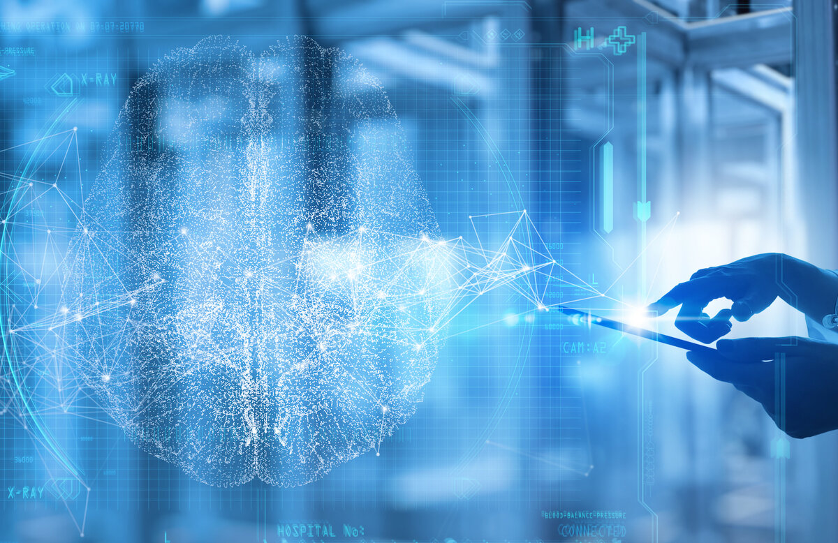 Ein Finger auf einem iPad ist zu sehen | © Adobe Stock