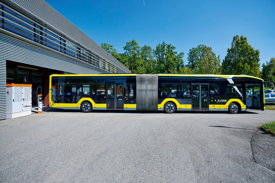 fhv-forschung-energie-projekte-e-bus-charge | © illwerke vkw ein stehender E- Bus | © illwerke vkw