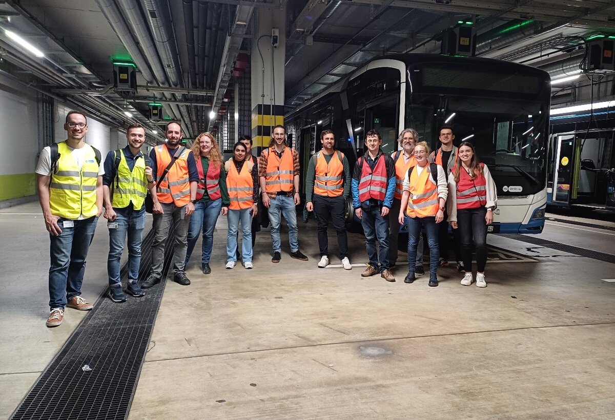Gruppenfoto der Teilnehmer:innen