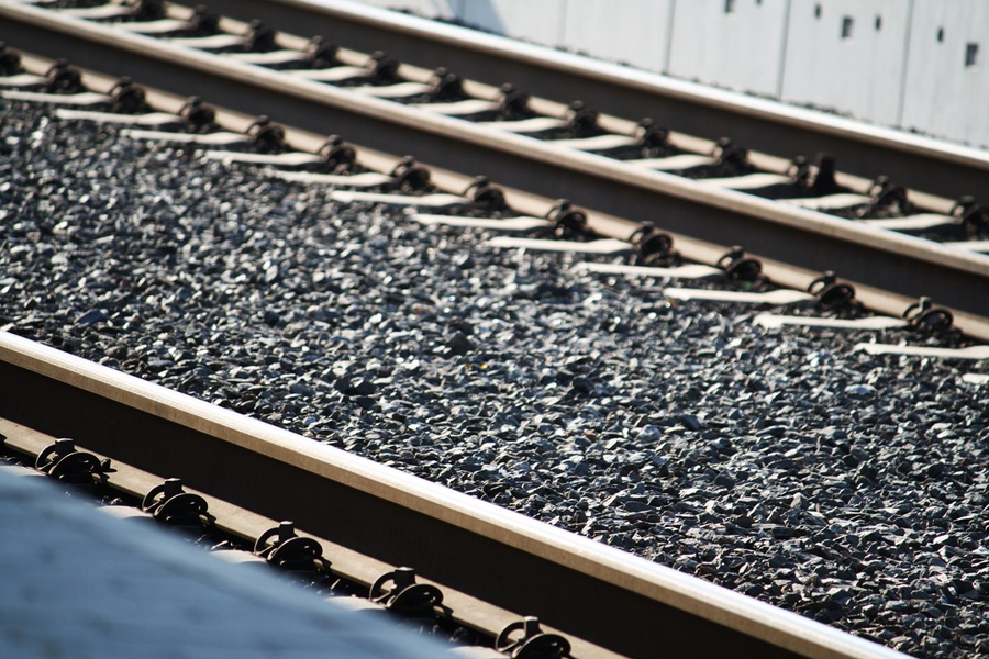 Train Tracks | © Travis Russ Zuggleise in der Sonne | © Travis Russ
