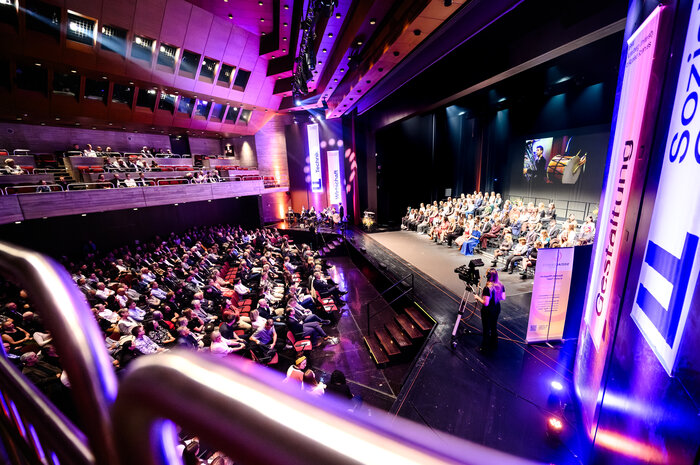 FHV-Absolventen bei der Sponsion 2025 | © FHV / Rhomberg