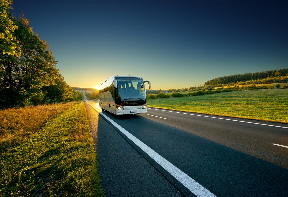 Nachhaltiges Reisen Bus | © am – stock.adobe.com