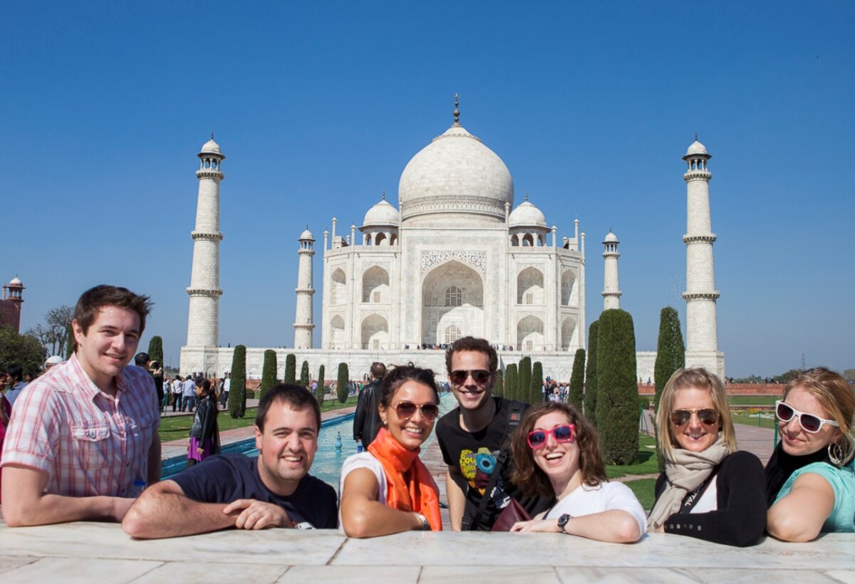 Studienreise Indien - Studierende vor Taj Mahal | © Philipp Pasolli