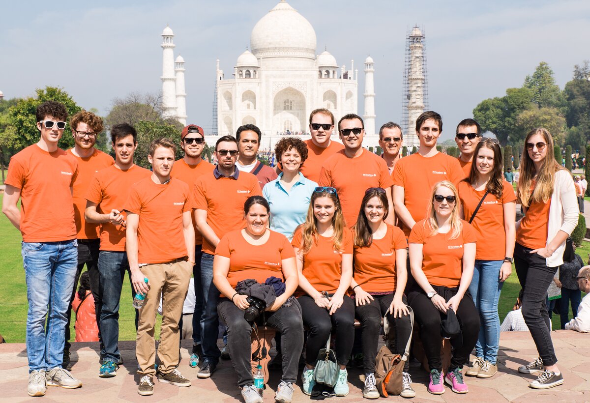 Studienreise Indien - Gruppenfoto Taj Mahal | © Thomas Krenmayr