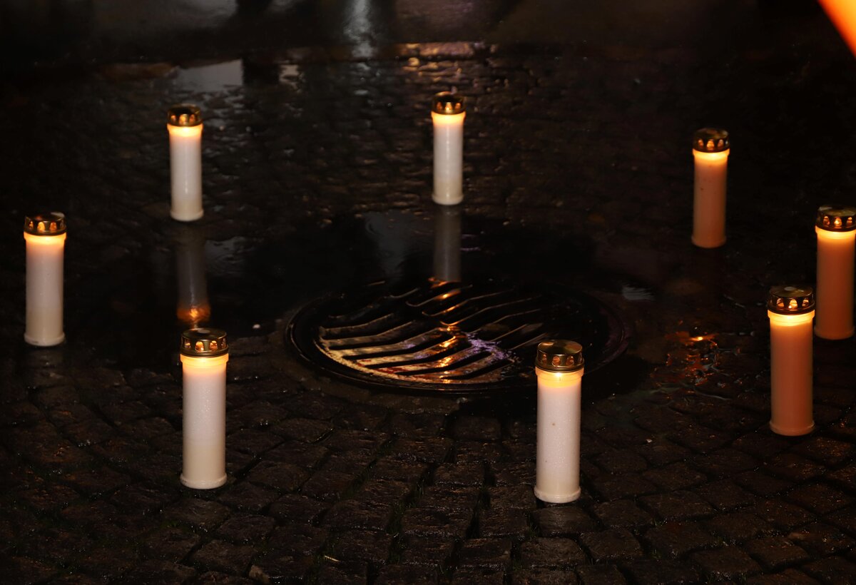 Im Rahmen der Mahnwache wurde den Opfern gedacht. | © FHV