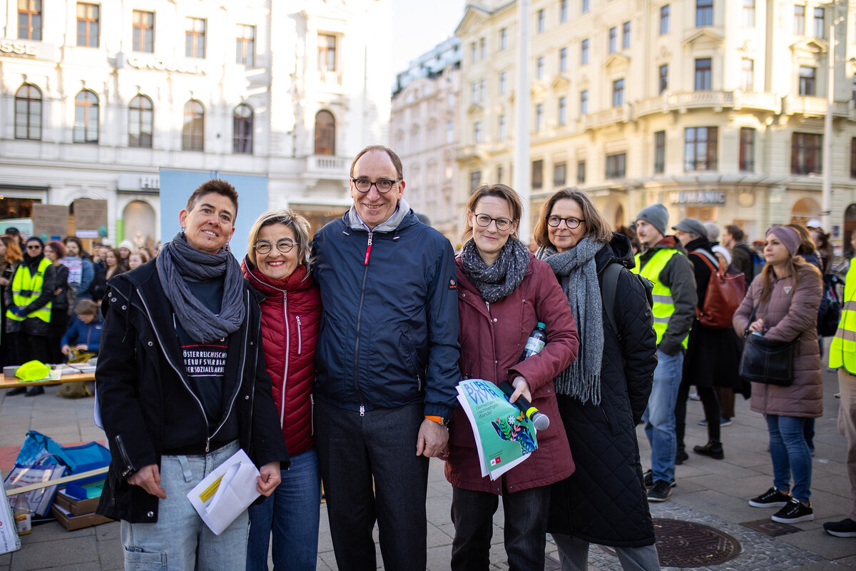(v.l.n.r.): Julia Pollak (Geschäftsführerin OBDS Österr. Berufsverband Soziale Arbeit), FHV-Professorin Dr. Johanna Hefel, Sozialminister Johannes Rauch, Gerlinde Blemenschitz-Kramer (Geschäftsführerin OBDS) und Silvia Rosoli (AK Wien, Gesundheitsberuferecht und Pflegepolitik). | © OBDS