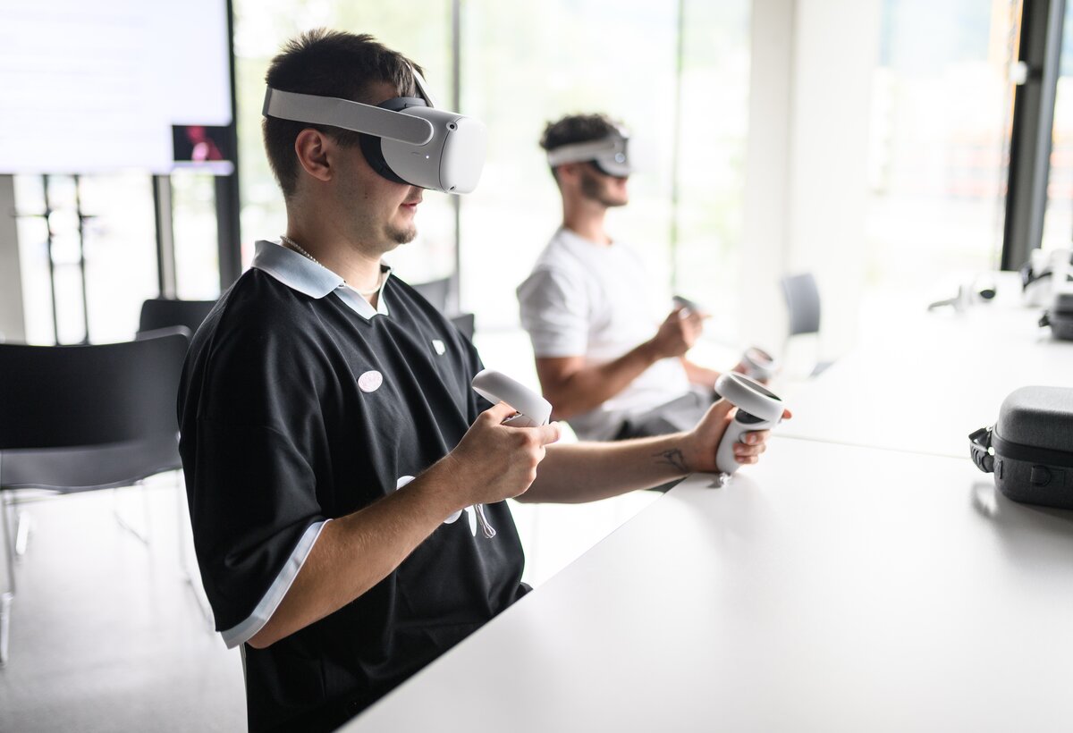 Mit einer virtuellen Brille erkundeten die Besucher:innen die Anatomie und Physiologie.