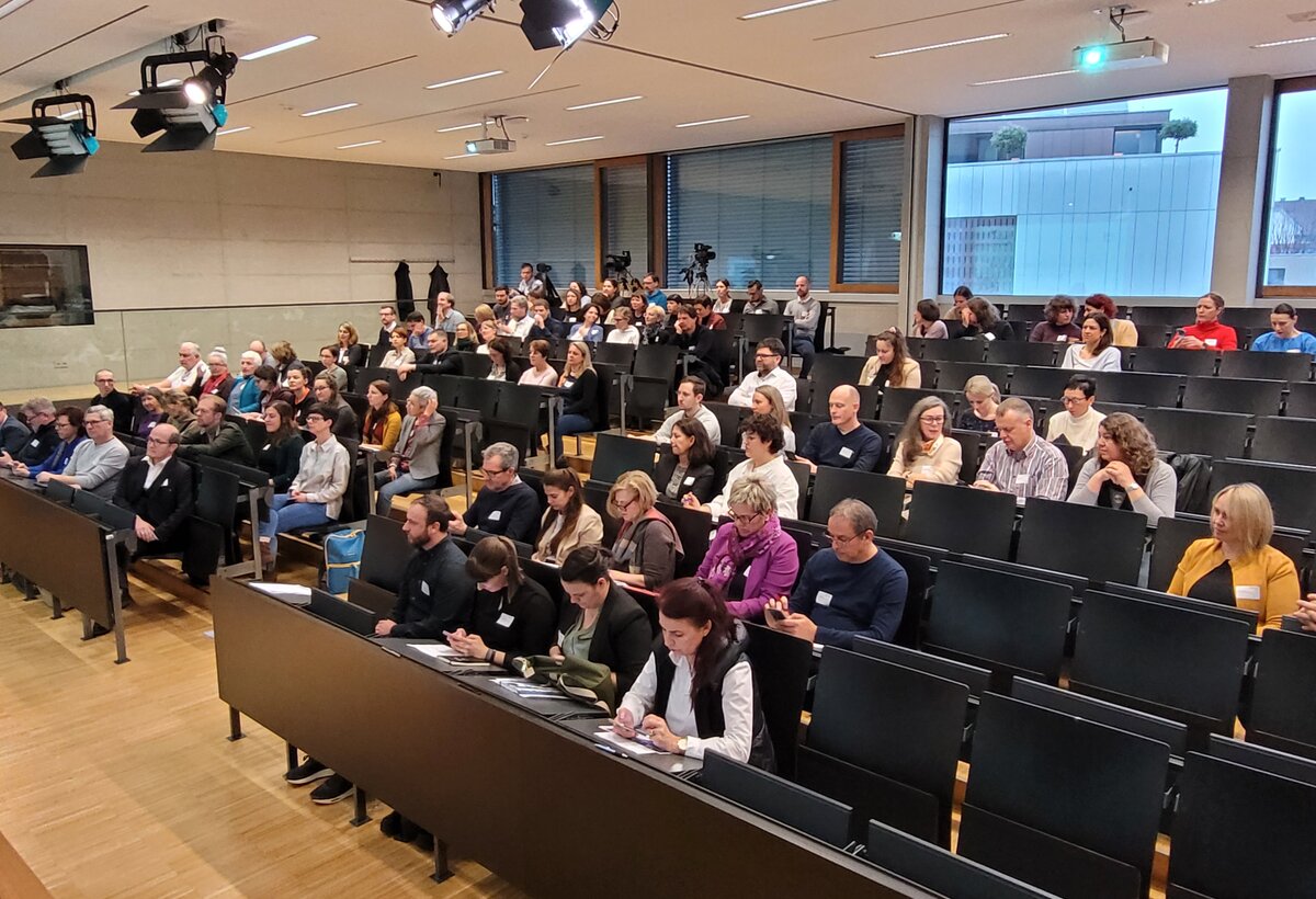 Vertreter:innen verschiedener Sozialsprengel und Regios, Verwaltungs-, Sozial- und Bildungseinrichtungen kamen zusammen | © fhv