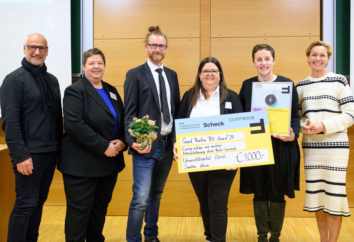 Sandra Moser und Michaela Key (2. und 3. v.r.) vom Universitätsspital Zürich freuten sich über den Good Practice PAL Award.