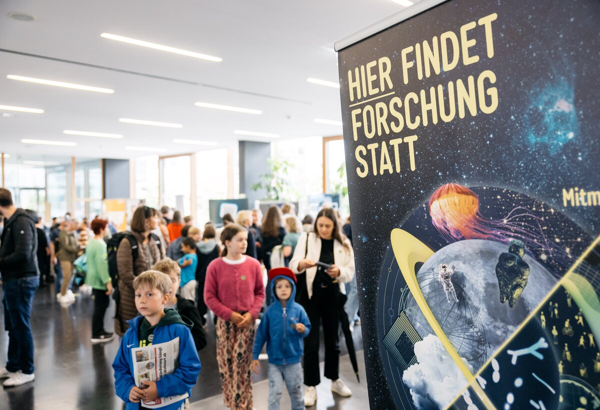 An 10 Standorten in Dornbirn und Lustenau entdeckten über 4.500 Besucher:innen Wissenschaft und Forschung hautnah.