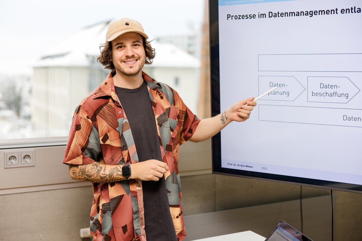 An der FHV gefällt Marco Esposito der enge Austausch mit Lehrenden sowie das Arbeiten in Kleingruppen. | © FHV/Nina Bröll