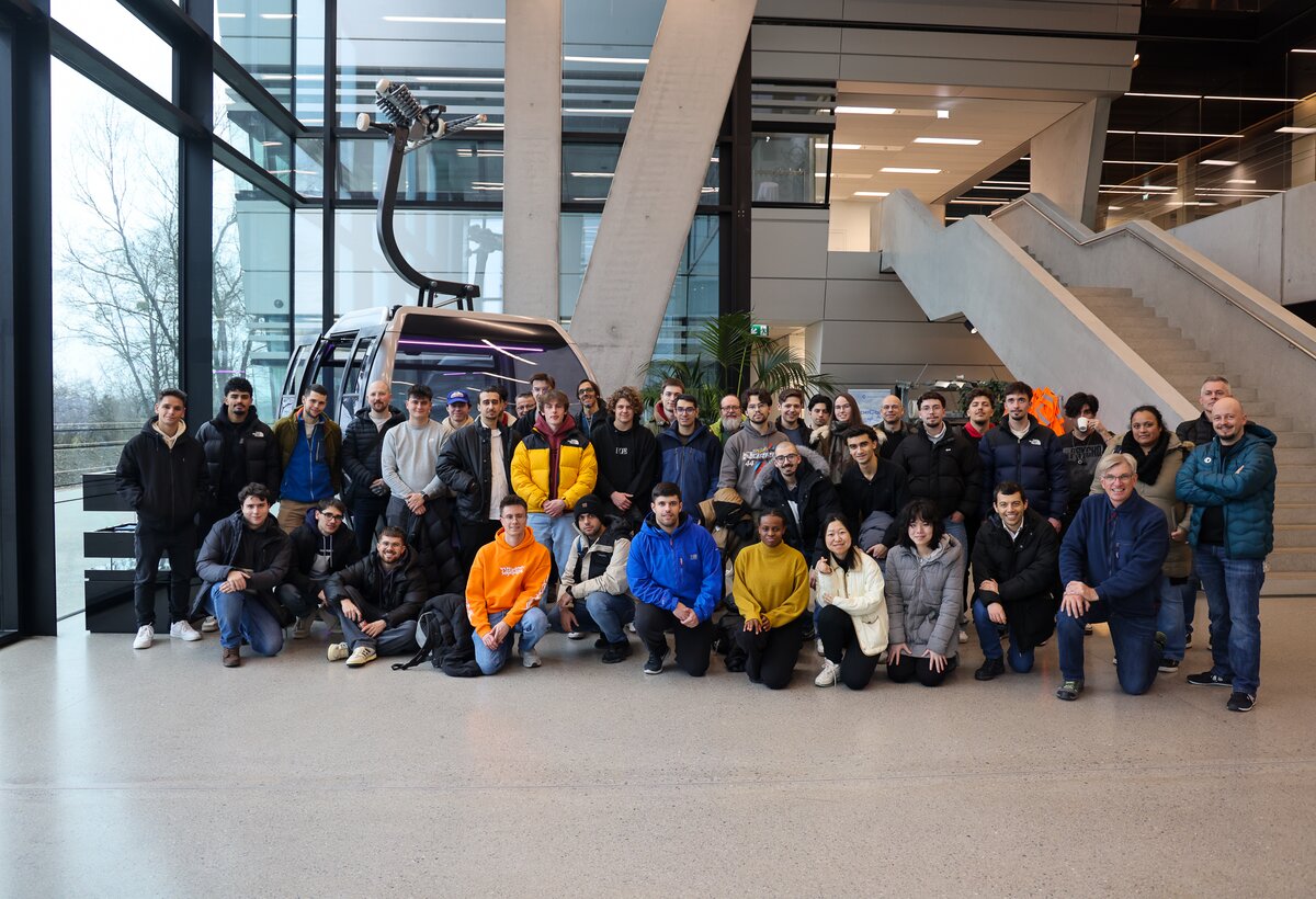 Die Teilnehmenden des RUN-EU SAP beim Besuch bei Doppelmayr
