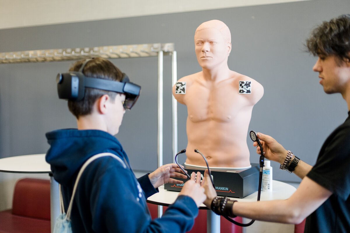 FHV Offen bietet Interessierten ein buntes Programm für Groß und Klein. | © FHV / Broell