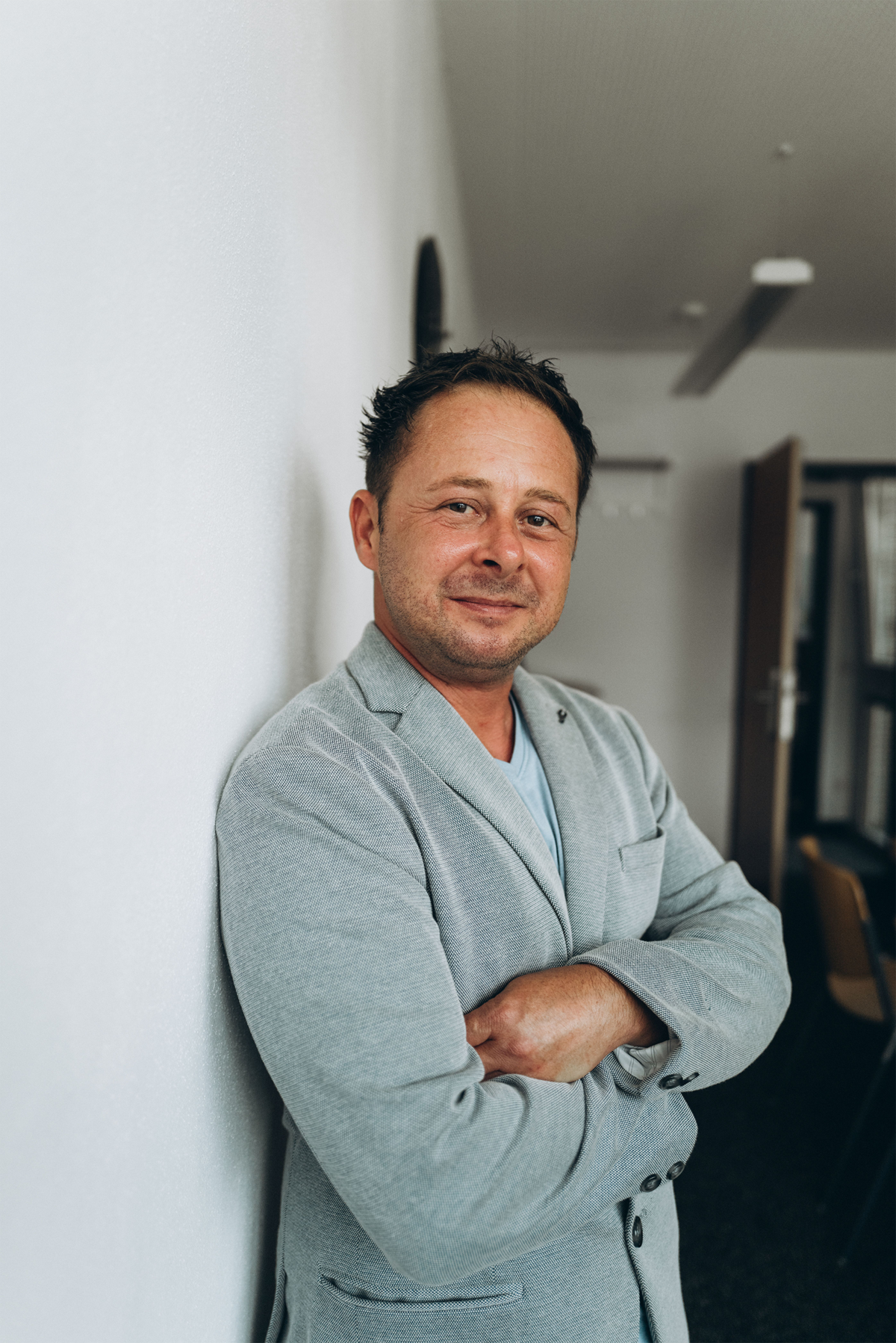 Portraitbild Nikolas Burtscher. | © Bueor Ludwina