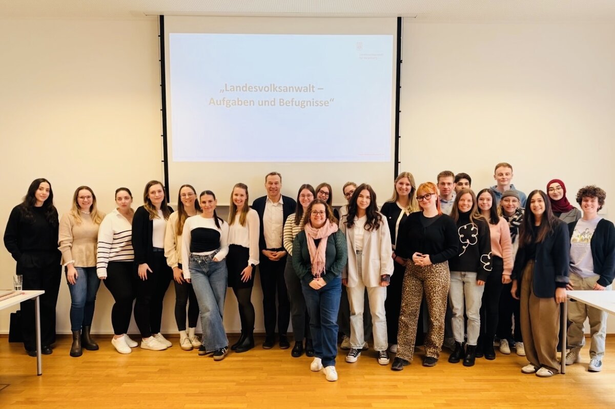 Studierende bei der Exkursion beim Landesvolksanwalt | © FHV