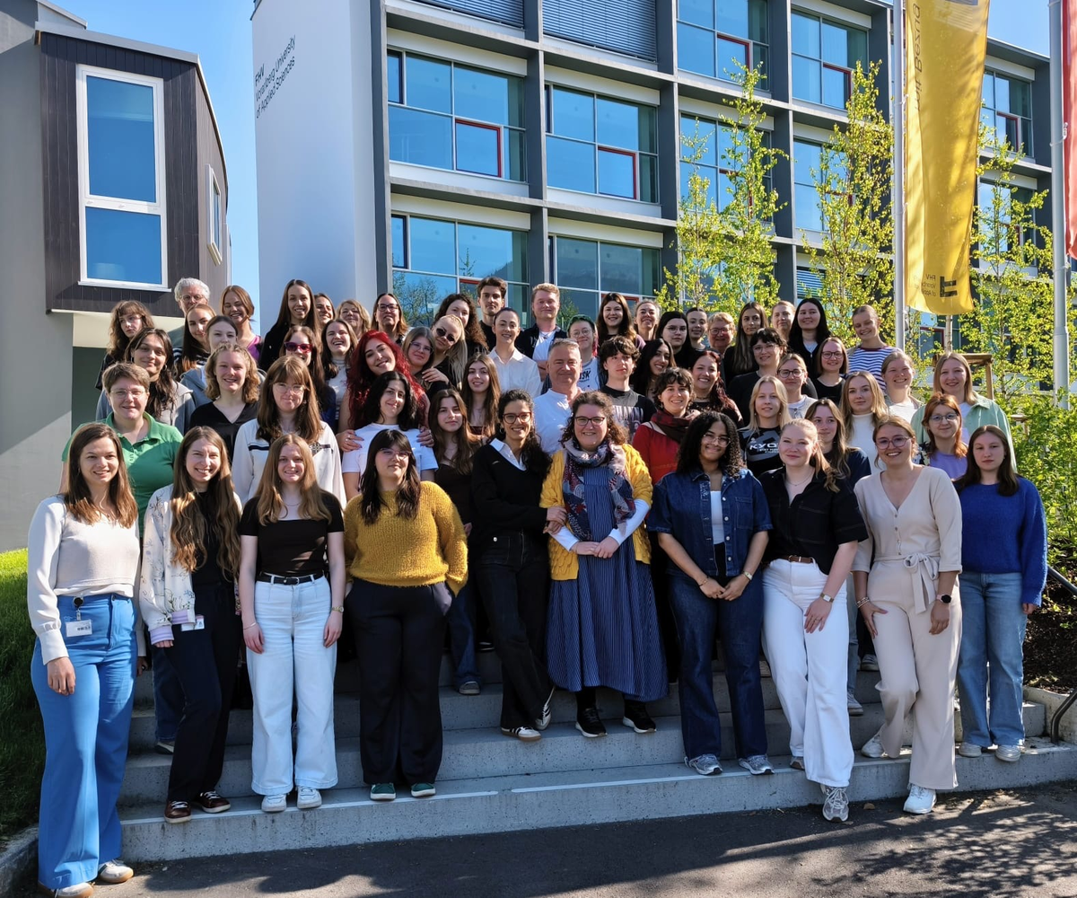 Gruppenbild der Teilnehmer des Internationalen Symposiums zur Suizidprävention | © FHV