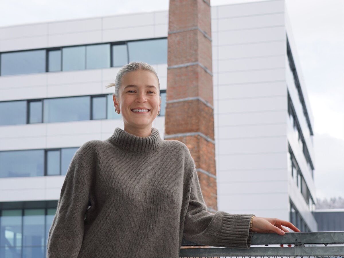 Portraitbild von Studentin Julia Ilg | © FHV