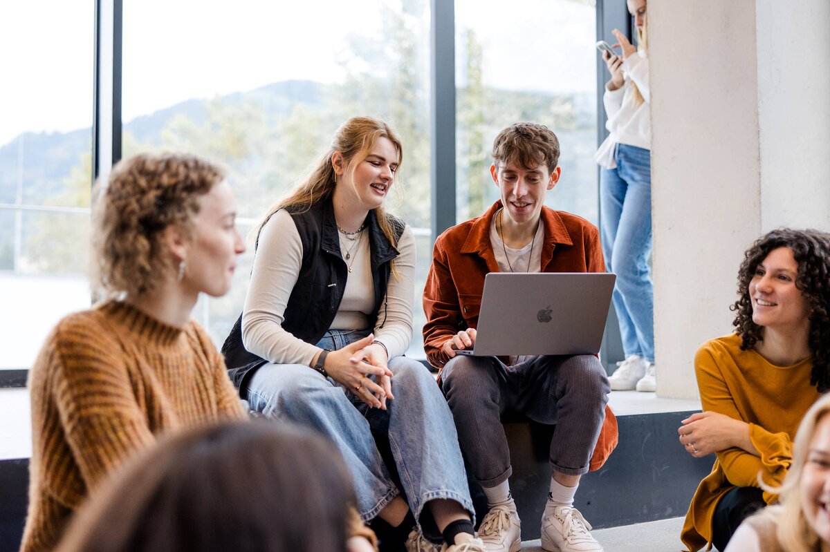 Die FHV bietet mehr als 20 Studienprogramme in Technik, Wirtschaft, Gestaltung, Soziales & Gesundheit. | © Nina Broell | FHV