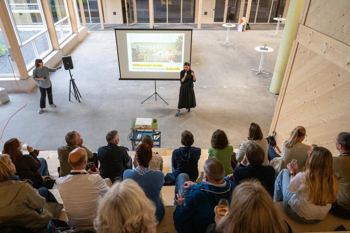 Bettina Steindl, Geschäftsführerin der CampusVäre, gab einen Einblick in nachhaltige Quartiersentwicklung. | © Bündnis Nachhaltige Hochschulen / ilgs.at