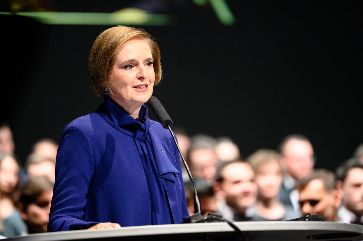 FHV-Rektorin Regine Kadgien hält die Eröffnungsrede bei der Sponsion. | © Rhomberg / FHV