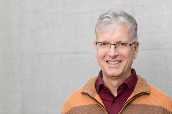 Mitarbeiterfoto Schneider Reinhard | © Nina Broell | FHV