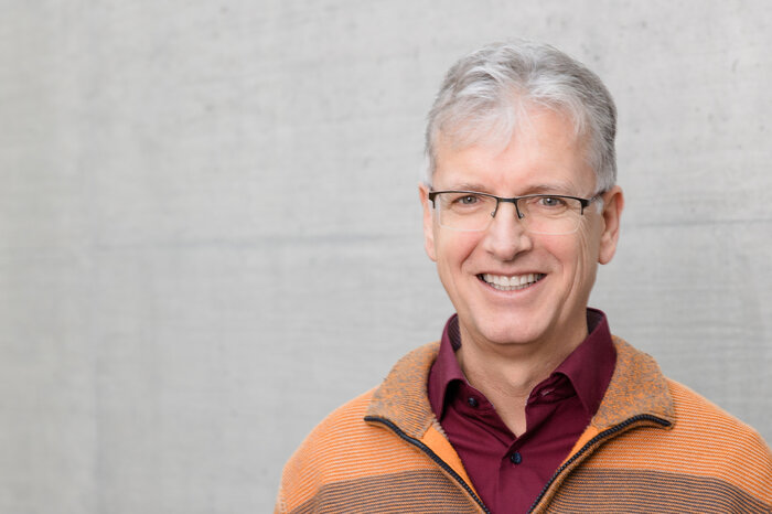 Mitarbeiterfoto Schneider Reinhard | © Nina Broell | FHV