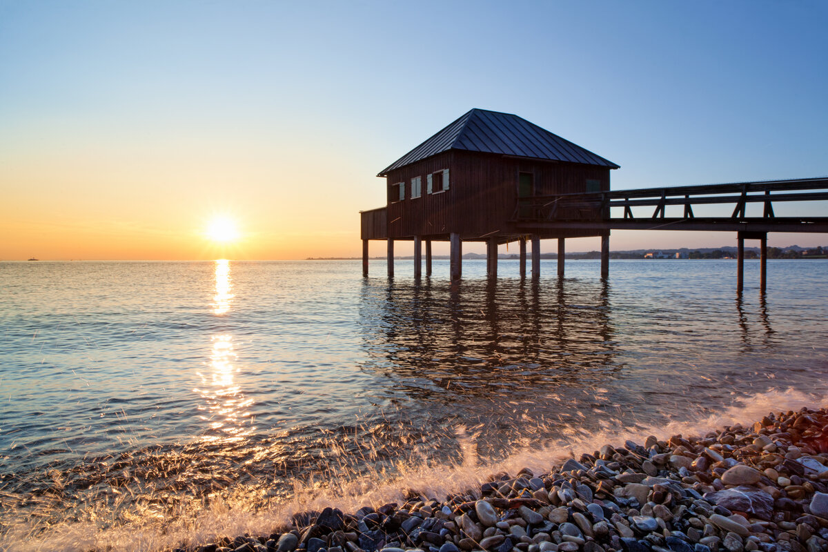 Sonnenuntergang am Bodensee mit Badehaus | © Oberhauser Photography - Vorarlberg Tourismus