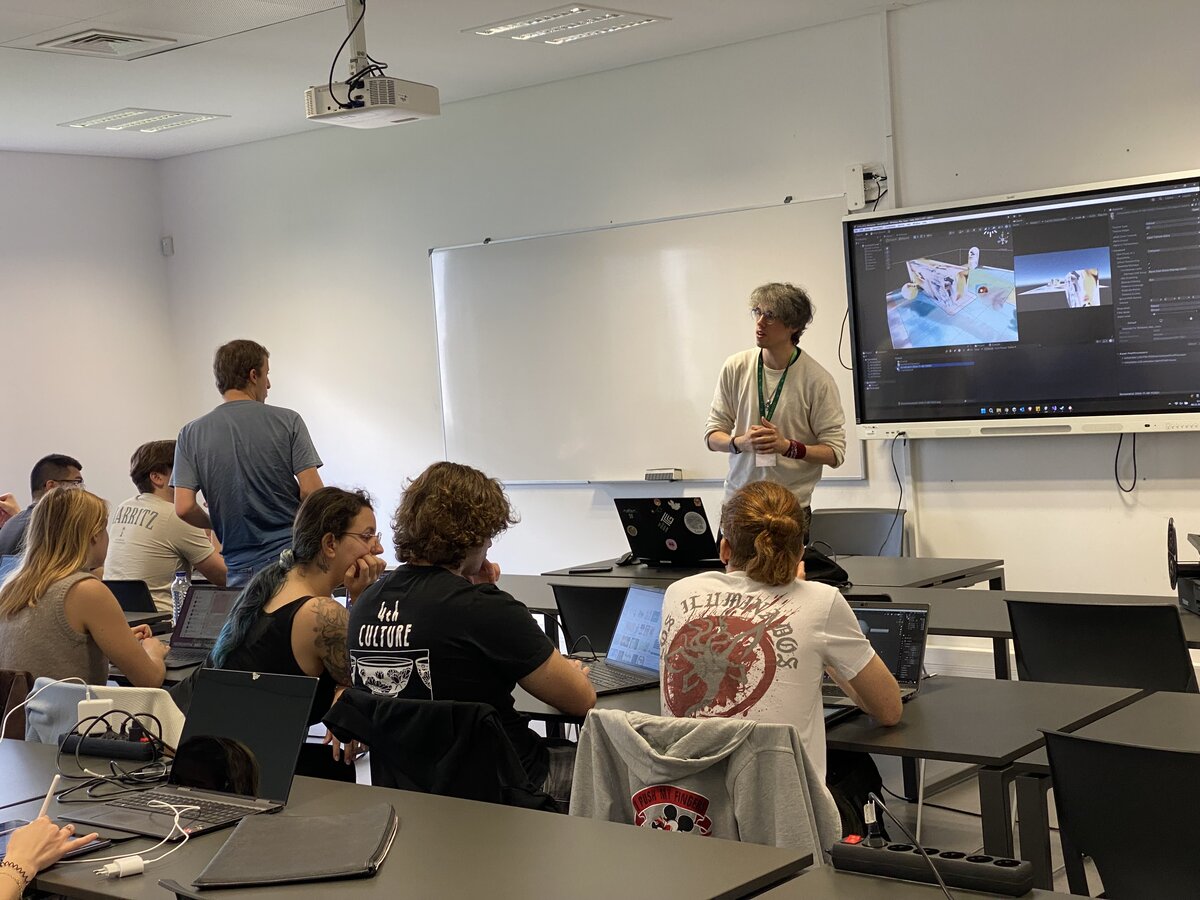 Unterricht mit Studierenden | © ©Natasha Doshi