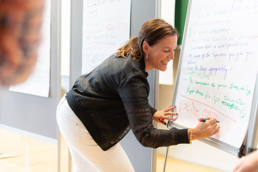 Praktizieren im Studium Wirtschaft | © Birgit Riedmann Beim Praktizieren im Studium für Wirtschaft | © Birgit Riedmann
